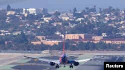 FILE PHOTO: A Southwest Airlines plane approaches to land at San Diego International Airport as U.S. telecom companies, airlines and the FAA continue to discuss the potential impact of 5G wireless services on aircraft electronics in San Diego, California,