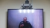Фото: Навальний дистанційно спілкується під час судового засідання, травень 2021