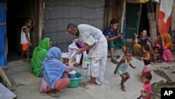 Keluarga pengungsi Rohingya di sebuah kamp pengungsi di New Delhi, India. 