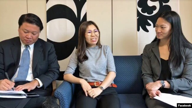 지난 2017년 12월 미국 국무부 민주주의·인권·노동국이 제작하는 인터뷰 프로그램 '인권 영웅들'에서 줄리 터너 북한인권특사 지명자(오른쪽)가 탈북민 지현아 씨를 인터뷰하고 있다.