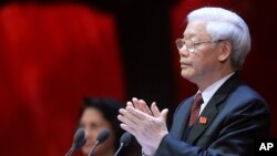 Hôm 31/7, phát biểu tại một phiên họp về chống tham nhũng, Tổng bí thư Nguyễn Phú Trọng đề cập tới chuyện "lò" và "củi" trong chuyện chống tham nhũng.