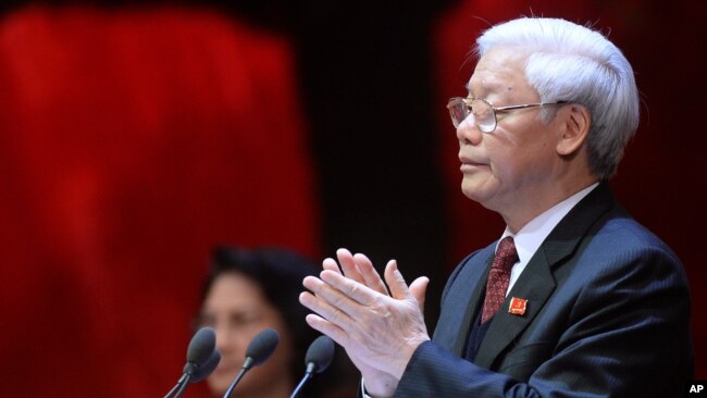 Hôm 31/7, phát biểu tại một phiên họp về chống tham nhũng, Tổng bí thư Nguyễn Phú Trọng đề cập tới chuyện "lò" và "củi" trong chuyện chống tham nhũng.