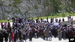 Women demonstrate on the Baida coastal highway to demand to release of those swept up in mass arrests, April 13, 2011