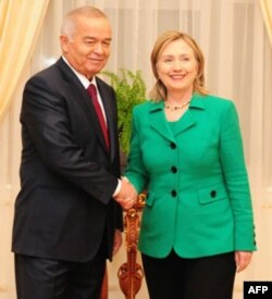 AQSh Davlat kotibasi Xillari Klinton 2010 yilning dekabrida Toshkentga safar qilib, O'zbekiston rahbari Islom Karimov bilan muloqotda bo'lgan