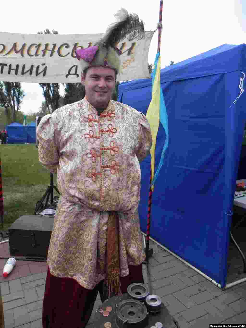 "Де ще, як не на ярмарку можна побачити справжніх козаків, почути браві козацькі пісні, зустрітися з самим Нестором Махно?"