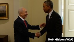 Presiden AS Barack Obama dan Presiden Israel Shimon Peres bertemu di Gedung Putih hari Rabu (25/6).