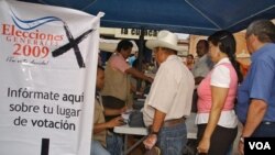 El hacendado de derecha Porfirio Lobo habría ganado las elecciones presidenciales de Honduras.