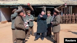 North Korean leader Kim Jong-Un (C) visits a long-range artillery sub-unit of the Korean People's Army Unit 641, March 11, 2013, in this picture released by the North's official KCNA news agency in Pyongyang, March 12, 2013. 