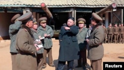North Korean leader Kim Jong-Un visits a long-range artillery sub-unit. (March 11, 2013) 