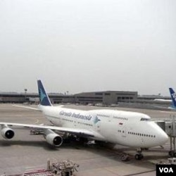 Pesawat Boeing 747-400 Garuda Indonesia di bandara Narita, Tokyo.