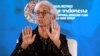 Direktur IMF Christine Lagarde berbicara dalam pertemuan tahunan IMF-World Bank di Nusa Dua, Bali, Selasa (9/10). 