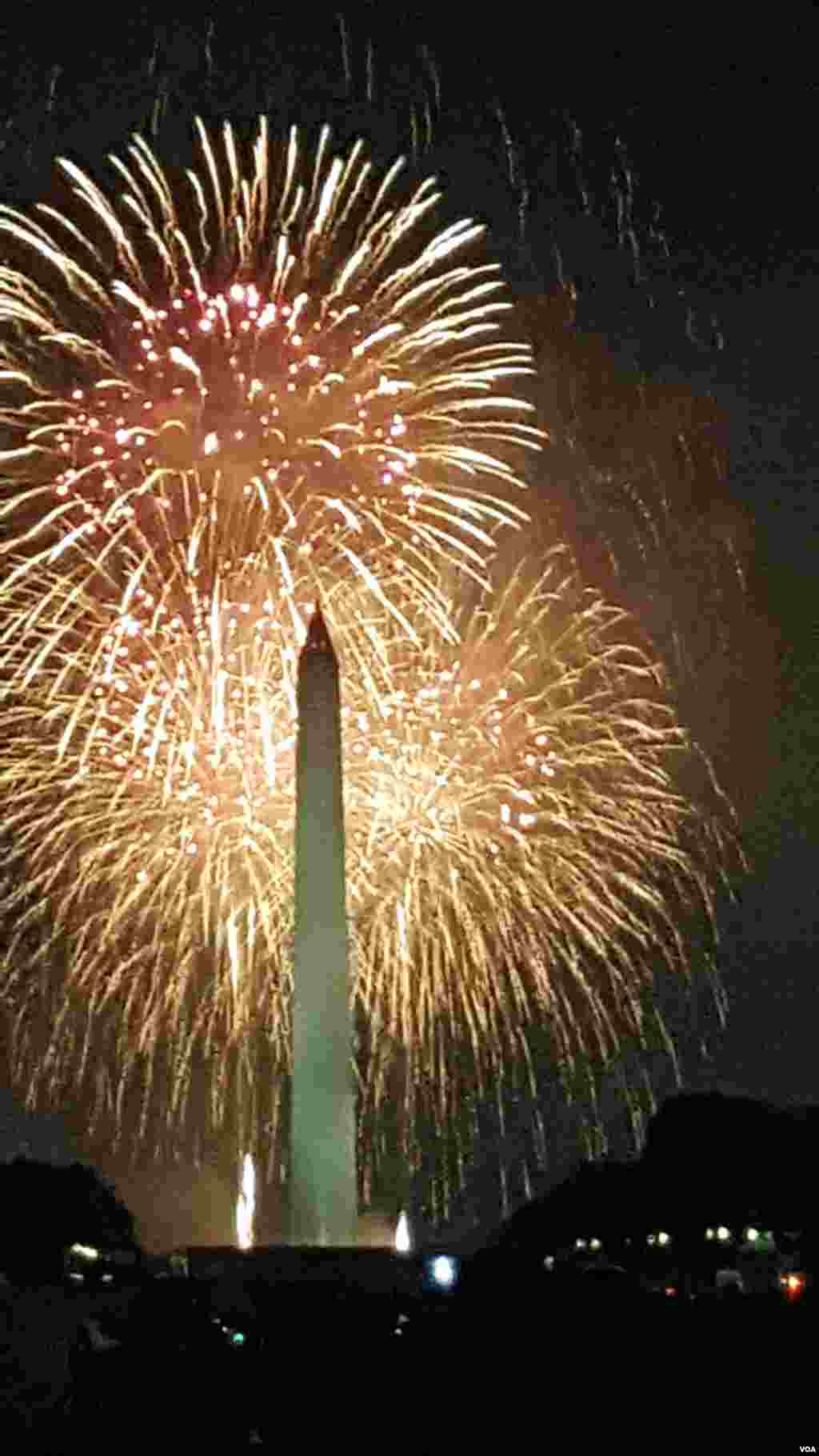 Amurukawa na bikin tunawa da samun 'yancin kai da wasanin wuta a sararin samaniya a birnin Washington, DC ranar 4 ga watan Yuli shekarar 2017. 