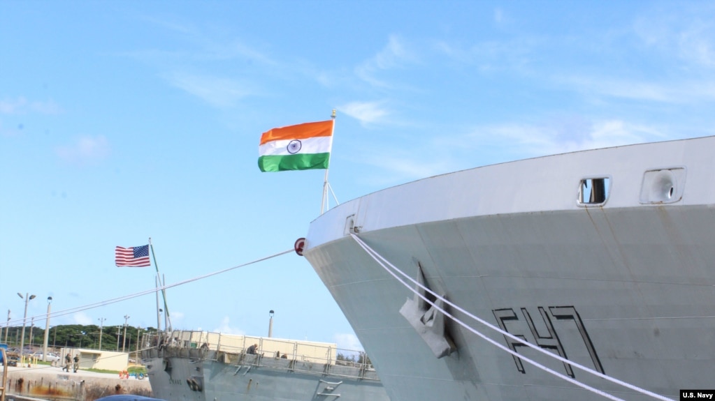 印度海军一艘护卫舰2021年8月21日抵达关岛美国海军基地准备参与联合军演(美国海军(photo:VOA)