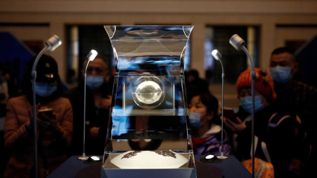 First Details about First Moon Rocks Brought to Earth Since 1970s