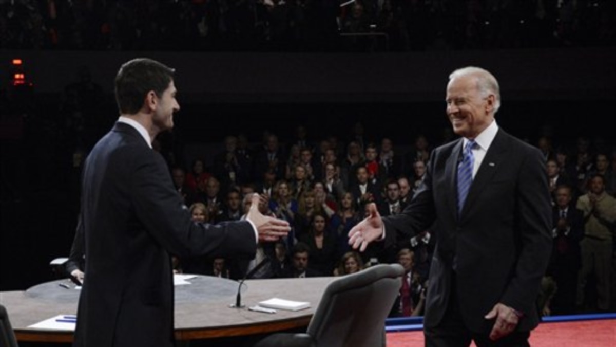 Biden debate. Президентские дебаты в сша 2020. Дебаты байдена и трампа 2020. Biden debate. Biden trump вброс голосов.