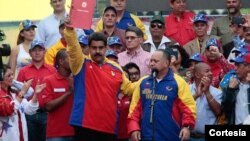 Maduro también le pidió a los venezolanos a que recolecten 10 millones de firmas exigiendo la derogación del decreto presidencial de EE.UU. contra siete funcionarios venezolanos.