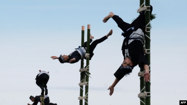 Members of the Edo Firemen Preservation Association perform Japanese traditional firefighting techniques during the New Year's fire brigades exercise in Tokyo on January 6, 2019.