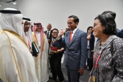 Menkeu Sri Mulyani dan Menlu Retno Marsudi mendampingi Presiden Joko Widodo bertemu delegasi Arab Saudi dalam acara KTT G20 di Osaka, Jepang hari Jumat 28 Juni 2019 (foto: Setpres RI).