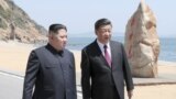 中国国家主席习近平2018年5月7日到8日在中国大连会晤朝鲜领导人金正恩。这是金正恩在不到两个月的时间内第二次秘密中国之行。
