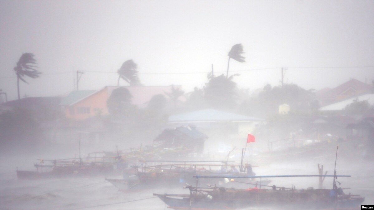 Deadly Typhoon Hits Philippines, Heads Toward China