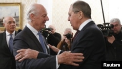 Russian Foreign Minister Sergei Lavrov, right, welcomes U.N. special envoy on Syria Staffan de Mistura during a meeting in Moscow, Nov. 24, 2017. 