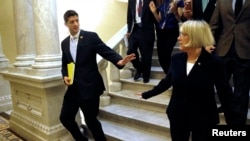 Senate Budget Committee chairman, Sen. Patty Murray (D-WA), right, and House Budget Committee chairman, Rep. Paul Ryan (R-WI), depart after introducing The Bipartisan Budget Act of 2013, U.S. Capitol, Washington, Dec. 10, 2013.