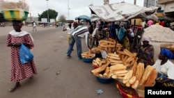 Street vendors sell loaves of bread and other wares on streets. (File Photo)