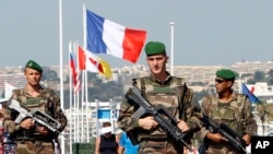 Soldiers patrols on the Promenade des Anglais in Nice, southern France, July 19, 2016. 