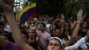 Marchan estudiantes venezolanos