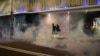 Hong Kong: Policía dispara gas lacrimógeno a manifestantes 
