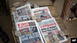 선거 관련 소식을 전하는 나이리지아 신문들 (자료사진)
