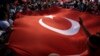 Turquia: Cerca de 1700 militares dispensados e 130 meios de comunicação encerrados