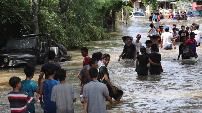 Indonesia Seeds Clouds to Block Rain from Flooded Capital