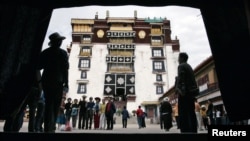 Pilgrims and tourists visit Potala Palace in Lhasa in Tibet Autonomous Region, July 5, 2006. Potala Palace, the Dalai Lama's traditional home, is more than 1,300 years old.