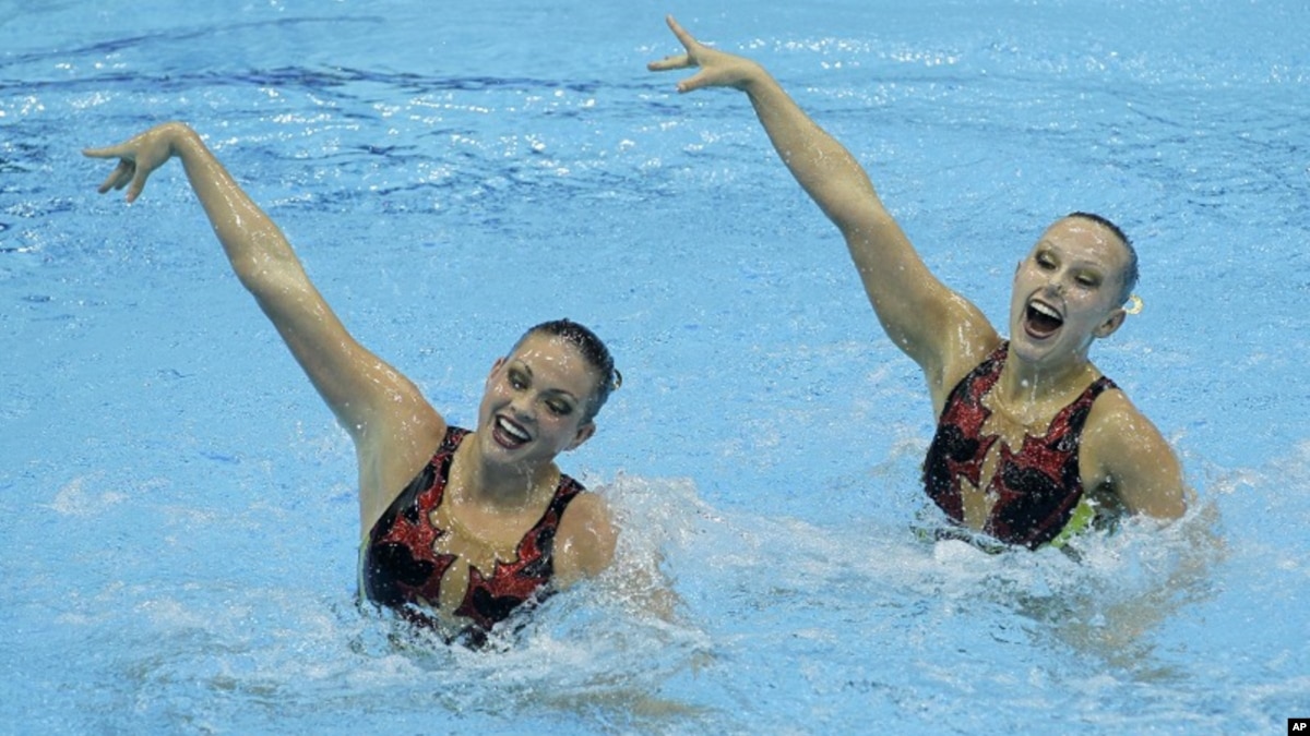 US Synchronized Swimmers Hope Hard Work Pays Off at Olympics