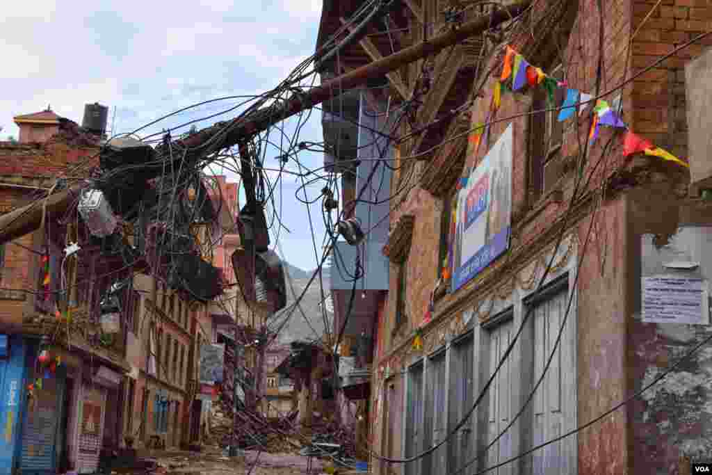 Sankhu, once a thriving trading post between Kathmandu and Tibet, has been mostly dependent on farming in modern times, Sankhu, Nepal, April 29, 2015. (Steve Herman/VOA)