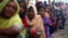 Muslim Rohingya yang Ketakutan Menunggu Kesempatan untuk Masuki Bangladesh
