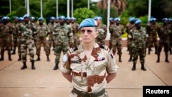 Sebagian besar dari sekitar 6.000 tentara Afrika di Mali resmi menjadi bagian dari pasukan perdamaian PBB dalam upacara Senin (1/7).
