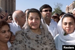 FILE - Kulsoom Nawaz, wife of barred Nawaz Sharif, is shown Oct. 30, 2000.