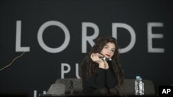 La compositora Lorde participa en la contienda en 12 categorías gracias al tema "Royals" ganador del Grammy.