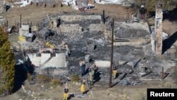 南加州殺警嫌疑人多爾納證實葬身火窟﹐他最後隱身的山區木屋燒成灰燼。