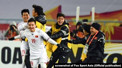 Đội U-23 Việt Nam mừng chiến thắng sau khi đánh bại đội Qatar trong trận bán kết ở TQ, 23/1/2018