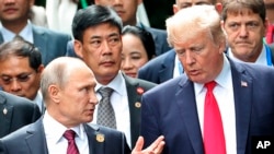 Ông Trump và ông Putin đã có cuộc trao đổi ngắn tại hội nghị thượng đỉnh APEC ở Việt Nam hồi tháng 11 năm 2017