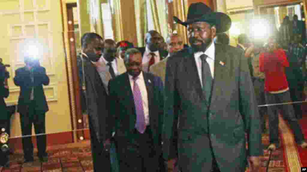 Le leader du Sud-Soudan, Salva Kiir, arrivant à Addis-Ababa, 12 juin, 2011.