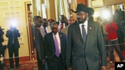 Le leader du Sud-Soudan, Salva Kiir, arrivant à Addis Ababa, le 12 juin, 2011