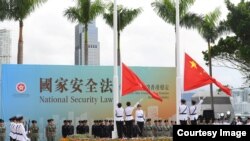資料照：香港當局在港區國安法頒布數小時後舉行回歸周年升國旗儀式（香港政府2020年7月1日照片）