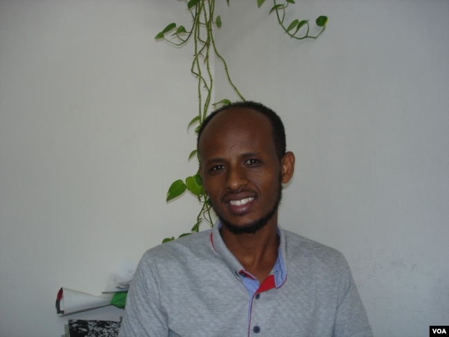 Solomon Gebreyohna, 29, of the village of Tselimkala in southern Eritrea wanted to go to Europe, was detained on the Libyan coast, and changed course to Israel where he is struggling to make ends meet. (J. Brilliant/VOA)