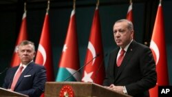 Turkey's President Recep Tayyip Erdogan, right, talks during a joint news conference with Jordan's King Abdullah II, left, following their meeting at the Presidential Palace in Ankara, Turkey, Dec. 6, 2017.