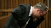 Pistorius ra khai chứng trước tòa trong vụ án giết bạn gái