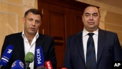 Alexander Zakharchenko (esq), Igor Plotnitsky (dir), em Minsk, Bielorússia, a 20 de Setembro 2014